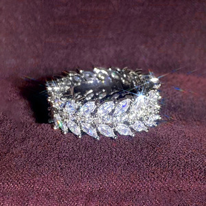 Anello con Design a Foglia, Stile Fascia Completa, per Donne - Product Image 2