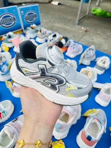 Nouvelle collection 2026 : Boîte mystère de chaussures pour enfants, tendances premium, vente en gros en vrac, directement du fournisseur - Product Image 3