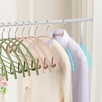 Cintres à vêtements en métal en acier inoxydable revêtus de PVC en plastique demi-rond, cintres ménagers sans couture