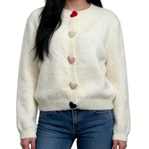 เสื้อคาร์ดิแกนถักขนฟูติดกระดุมรูปหัวใจสำหรับผู้หญิง - เสื้อสเวตเตอร์คอกลมแขนยาวทรงหลวมแฟชั่น - Product Image 4