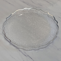 Assiette de présentation en plastique à bord doré pour la restauration occidentale, idéale pour les événements et mariages - Grande Vente