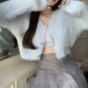 2023 otoño mujer nueva llegada cuello en V manga larga botones individuales Tops sólidos con Crop Short Tops conjunto de suéter de felpa - Product Image 1