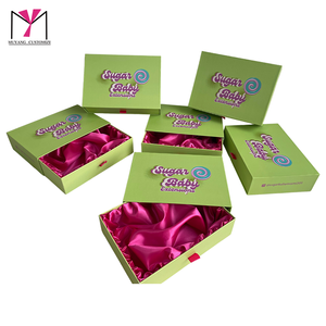 กล่องของขวัญแข็งแบบ Sugar Baby Extensions บุผ้าซาตินสีเขียว ปั๊มโลโก้ร้อน ปรับแต่งได้ - Product Image 6