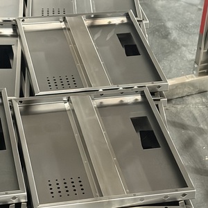 Ligne de production entièrement automatique de soudage de panneaux d'étagères avec système de superposition par robot de pliage CNC pour la fabrication de rayonnages de stockage - Product Image 4