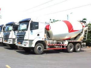 Camión Mezclador de Concreto SY306C-6Y, Capacidad de 4m, Motor de 105KW de Alto Momento de Carga, Tracción 6x4, Equipo de Construcción - Product Image 3