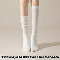Chaussettes empilées traitées et personnalisées Chaussettes de mollet blanches avec embellissements d'oreille en bois Bottes longues Chaussettes mi-longues