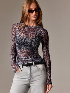 2025 Otoño-Invierno nueva moda mujer <span class=keywords><strong>tul</strong></span> cuello redondo estampado <span class=keywords><strong>de</strong></span> leopardo ajustado adelgazante camiseta <span class=keywords><strong>de</strong></span> mujer - Product Image 1