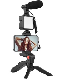 ไฟเซลฟี่แบบวงแหวนขายดี พร้อมไมโครโฟนสำหรับ TikTok สตรีมมิ่ง ไฟถ่ายรูปสวยงามสำหรับโต๊ะทำงาน ที่วางโทรศัพท์แบบขาตั้งกล้อง - Product Image 1