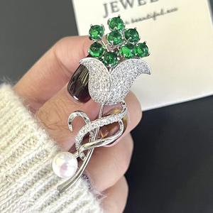 Broche de Flores de Alta Gama Japonés y Coreano, Diseño Barroco de Agua Dulce para Mujer, Pin de Pecho Antideslumbrante - Product Image 3