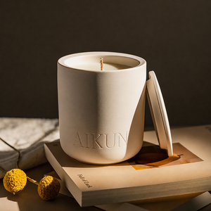 AIKUN Nouvelle Conception Logo Personnalisé Luxe Marque Privée Bougie en Céramique Décoration Maison Cire de Soja Style Luxe Pot en Céramique - Product Image 1