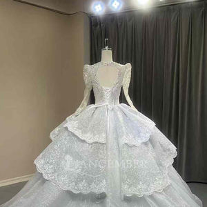 Robe de mariée princesse moderne, coupe bal, longueur ras du sol, pour femme, avec décolleté cœur, traîne chapelle, dos nu et appliques - Product Image 2