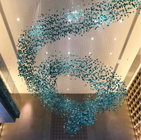 Bâtiment d'hôtel personnalisé en pierre claire décorative suspension lustre en verre d'art de luxe de plafonnier
