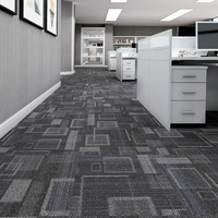 Luxuriöse Geometrische Design-Nylon-Teppichfliesen mit PVC-Rücken in Verschiedenen Grautönen, Flammhemmend für Moderne Büroböden