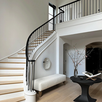 Duplex loft de haute qualité avec balcon intérieur et escalier en colimaçon