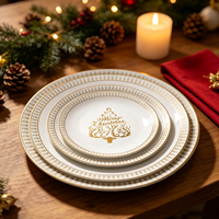 Assiettes de dîner de Noël de luxe à bordure dorée, vaisselle de Noël en porcelaine tendre avec motifs de rennes et de sapins