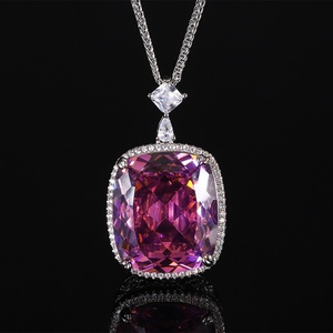Collier pendentif en cuivre plaqué argent éco-responsable de qualité supérieure avec zircone cubique taille coussin 20*23mm et halo de diamants pour femmes - Product Image 5