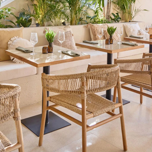 Meubles de restaurant de luxe modernes, <span class=keywords><strong>chaise</strong></span> <span class=keywords><strong>en</strong></span> <span class=keywords><strong>rotin</strong></span> avec table <span class=keywords><strong>en</strong></span> bois, meubles <span class=keywords><strong>en</strong></span> <span class=keywords><strong>rotin</strong></span> d'extérieur pour café, restaurant <span class=keywords><strong>en</strong></span> bord de mer, hôtel - Product Image 1