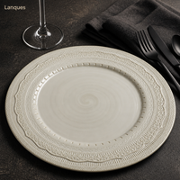 Assiette de présentation ronde en céramique gaufrée crème, style vintage, pour décoration de table de mariage