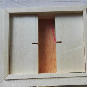 Slide <b>holder</b> with rounded corners to prevent hand injury; laboratory consumables and instruments. - Product Image 1