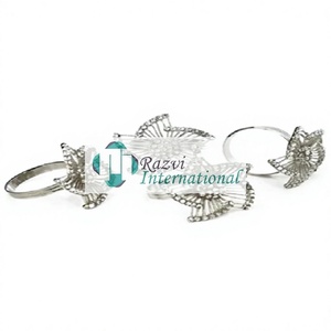 แหวนผ้าเช็ดปากสีเงินลายใบไม้สำหรับงานแต่งงานงานปาร์ตี้ประดับโต๊ะ - Product Image 1