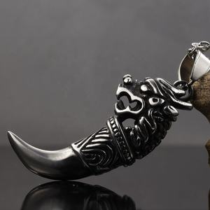 Collana di moda uomo vichia lupo Fang retrò in acciaio inossidabile collana con ciondolo a dente di lupo gioielli vichel - Product Image 4