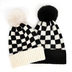 Haute qualité épais chaud acrylique <span class=keywords><strong>Plaid</strong></span> Jacquard tricot manchette bonnet chapeau noir <span class=keywords><strong>blanc</strong></span> pompon à carreaux <span class=keywords><strong>avec</strong></span> impression numérique - Product Image 1