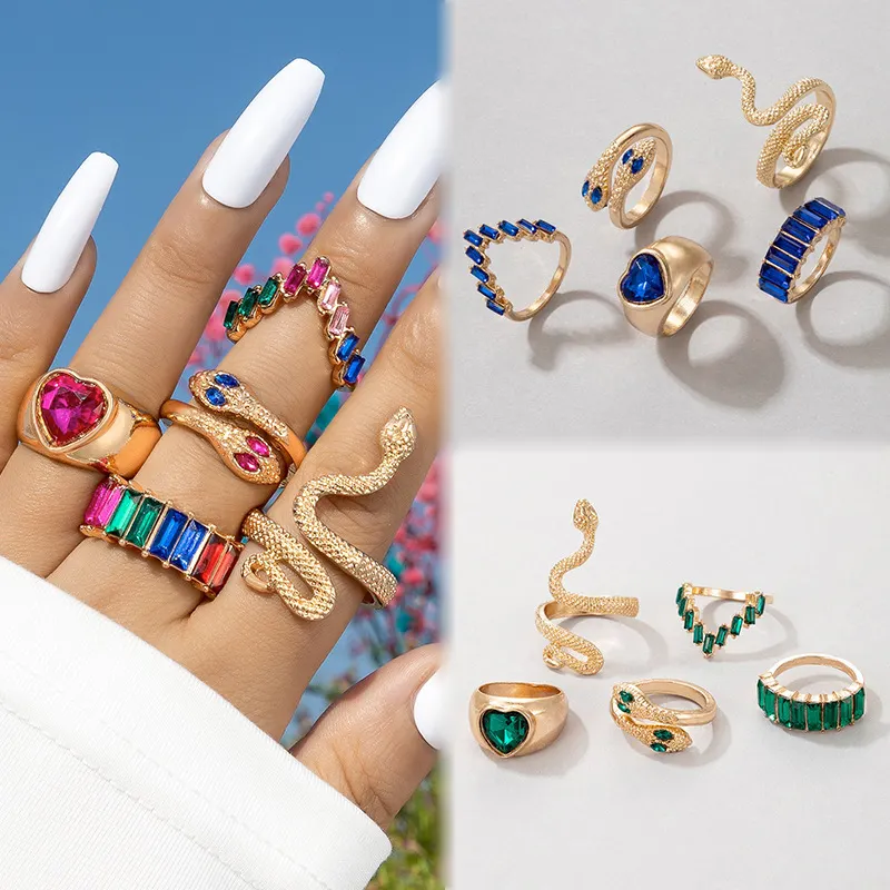 Fashion vintage jewelry snake shaped love crystal women ring set imitation emerald geometric diamond ins wind five-piece ring