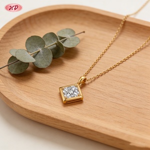 เฮงเดียน ขายส่งสร้อยคอผู้หญิง ทองเหลืองชุบทอง 18K กรอบสี่เหลี่ยมประดับเพชรทรงเจ้าหญิงคุณภาพ AAA - Product Image 5