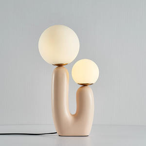 Nouveauté Lampe de table d'intérieur décorative personnalisée en résine rose avec interrupteur pour salle de lecture - Product Image 3