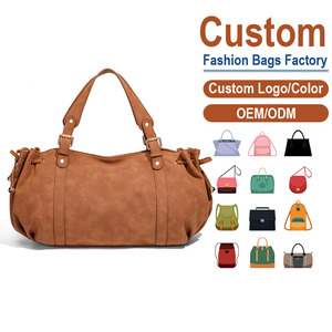 Bolso bandolera cilíndrico de cuero sintético genuino – Acabado con textura mate similar al gamuza |   Superficie refinada y no reflectante - Product Image 1