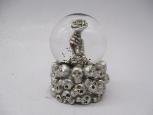 Rắn chuông bọc sọ long lanh màu đen 45mm Quả cầu tuyết ma quái <span class=keywords><strong>Gothic</strong></span> ác Halloween kinh dị Quả cầu nước kỳ nghỉ Nguồn cung cấp - Product Image 2