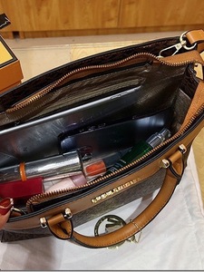 Túi xách nữ hàng hiệu cao cấp, dung tích lớn, kiểu dáng thời trang, in chữ M, túi đeo chéo, thiết kế mới dành cho người lớn tuổi - Product Image 5