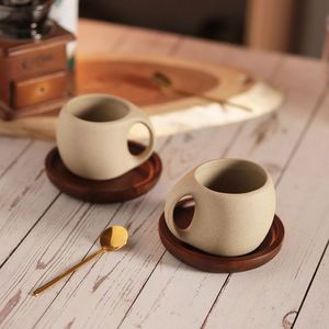 แก้วกาแฟเซรามิกดีไซน์สร้างสรรค์ปรับแต่งได้ พร้อมถาดและช้อน ชุดถ้วยชาและจานรองสำหรับใช้ในบ้าน เหมาะสำหรับเป็นของขวัญทางธุรกิจ - Product Image 3
