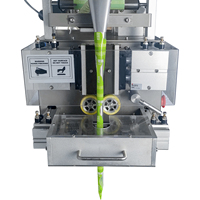 Machine de remplissage pneumatique en acier inoxydable de qualité alimentaire SUS 304 pour le durcissement de petits sachets de sauce jus d'épices fromage