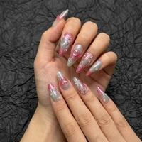 Faux ongles press-on faits main B191, forme amande, couvrance totale, motif fleur rose vert perle pour doigts