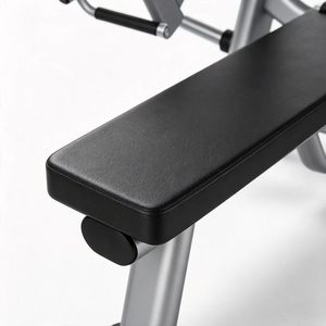 Máquina de press de pecho plana para principiantes, ajustable para hombres y mujeres, con configuración adaptable para diversos usuarios. - Product Image 4