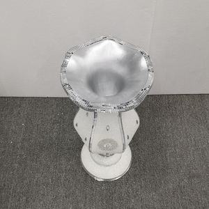 Grands vases de sol en verre de fibre de verre diamant blanc à vendre - Product Image 3