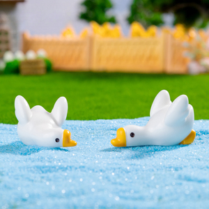 Ornement miniature créatif en résine : Adorable petite canardonnette pour micro-paysage - Product Image 4