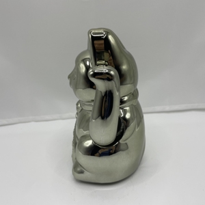 แมวกวักนำโชคเคลือบเงินขนาด 15 ซม. รุ่นใหม่ปี 2024 ใช้พลังงานจากแบตเตอรี่ ผลิตจากพลาสติก ดีไซน์ตามหลักฮวงจุ้ย ยี่ห้อ King Need - Product Image 2