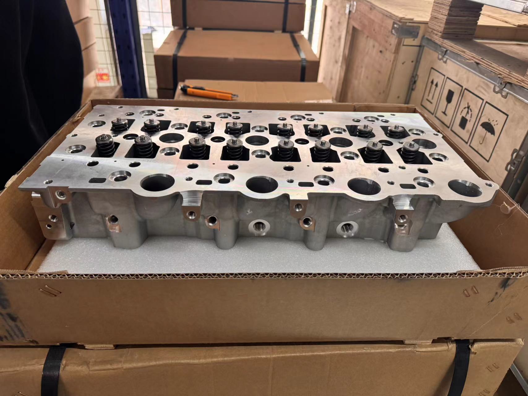 SAIC MAXUS ORIGINAL Cylinder Head Assembly for Maxus T60 C00095456 C00333890 C00440659 C00235628 C00072180 Auto Parts Image 3