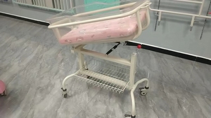 <span class=keywords><strong>Lit</strong></span> <span class=keywords><strong>d</strong></span>'hôpital mobile GINEE MEDICAL, <span class=keywords><strong>lit</strong></span> bébé portable avec poignée réglable, <span class=keywords><strong>lit</strong></span> bébé médical durable pour clinique - Product Image 2