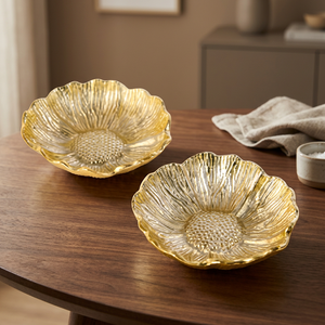 Assiette décorative en métal en forme de fleur, incrustation dorée, peinte à la main, style glamour, pour les occasions de mariage - Product Image 5