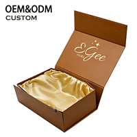 Boîte pliante magnétique de luxe personnalisée en kaki avec logo estampé or, emballage cadeau avec doublure en satin, pliable pour parfum et bijoux