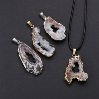 Collar de Ágata Brasileña Natural en Rodaja con Borde Chapado en Oro y Plata, Colgante de Geoda Cruda con Cordón Encerado, Joyería al por Mayor