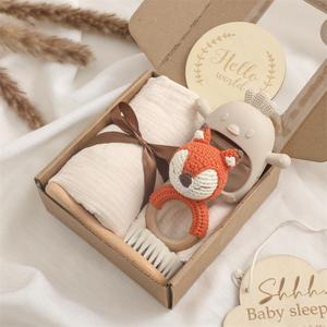 Set de Regalo para Bebé Recién Nacido 'Hello World' - Manta Envolvente de Algodón, Mordedor y Kit de Cepillos para Baby Shower - Product Image 2
