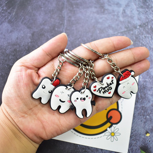 Llavero de PVC con diseño de diente de dibujos animados, venta al por mayor, llavero promocional de metal con diseño de <span class=keywords><strong>dentista</strong></span>, anime, dibujos animados, de <span class=keywords><strong>pegamento</strong></span> blando, con forma de corazón - Product Image 4