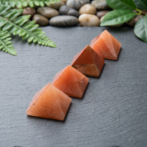 Pirámides de Jade Rojo al por Mayor, Artesanías de Piedras Preciosas Hechas a Mano, Generador de Energía para Feng Shui, Directo del Fabricante de Khambhat - Product Image 3