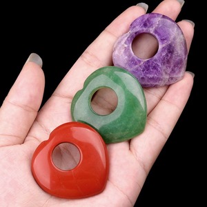 Pietra preziosa naturale cristallo curativo 40mm foro eccentrico amore cuore a forma di ciondolo in pietra per la creazione di <span class=keywords><strong>gioielli</strong></span> collana - Product Image 1