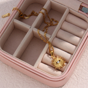 Collana <span class=keywords><strong>all</strong></span>'ingrosso in acciaio inossidabile con <span class=keywords><strong>occhio</strong></span> intagliato e design a raggiera, catena a onda placcata oro 18K, collane a catena sottile - Product Image 2