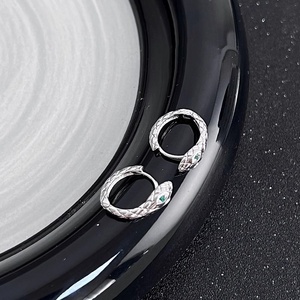 Pendientes <span class=keywords><strong>de</strong></span> serpiente frescos <span class=keywords><strong>de</strong></span> moda para mujer S999, plata pura, circón verde, incrustaciones <span class=keywords><strong>de</strong></span> diamantes, <span class=keywords><strong>Slytherin</strong></span>, gama alta, pequeños geométricos - Product Image 3